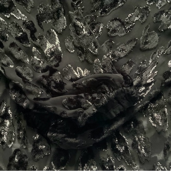 LOFT Leopard Velvet Popover Top Sz L K2658 - Picture 8 of 9